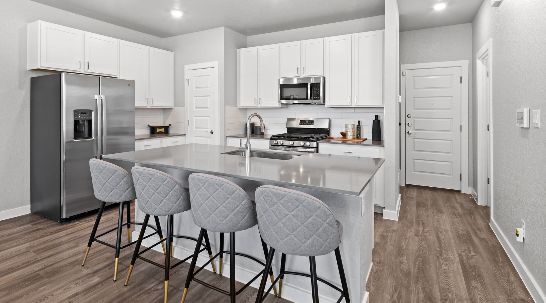 Colorado Springs townhomes for rent with gorgeous kitchen with island