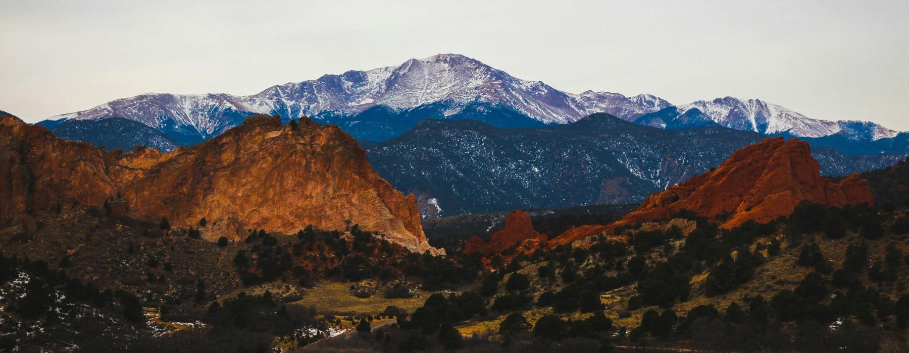 a snowy mountain range