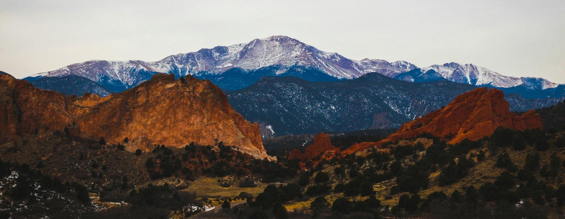 a snowy mountain range